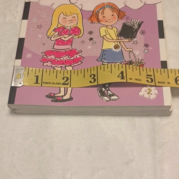 Heidi Heckelbeck Set of 2 soft cover books - Picture 9 of 13